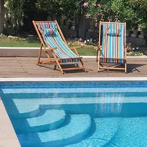 studio-neuf-meuble-avec-acces-piscine-libre.fr-provencehotel.com/
