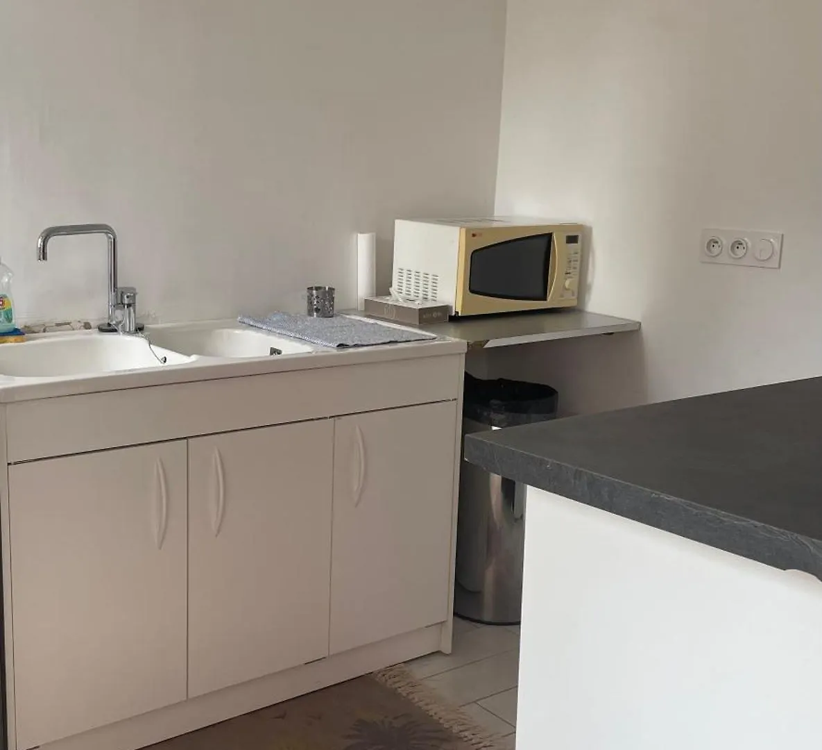 Petit Studio Aux Portes Du Beaujolais Saint-Germain-Nuelles 0*,